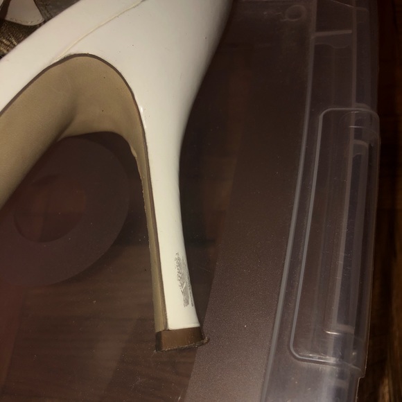 White Guess leather ankle strap heels - Picture 3 of 3